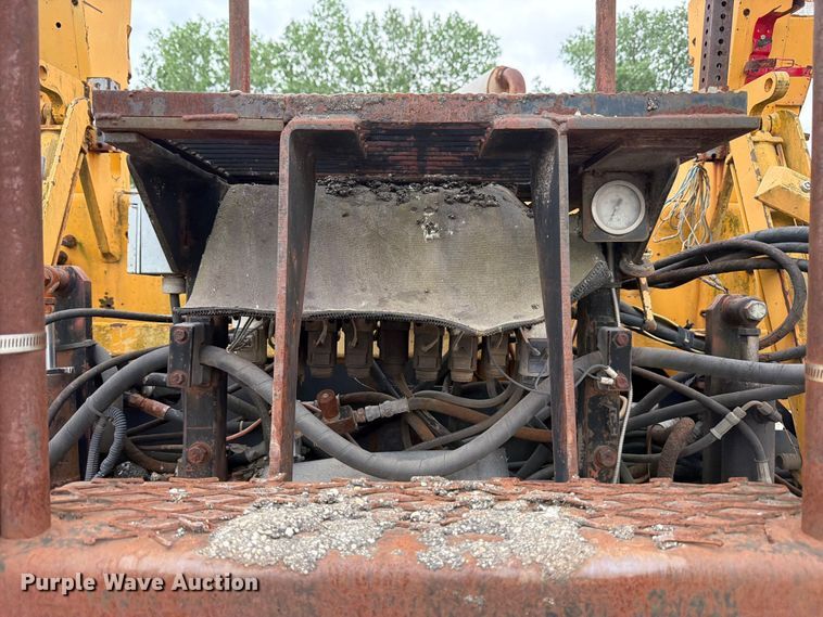 image for item FB8186 1997 Blaw-Knox PF-5510 paver