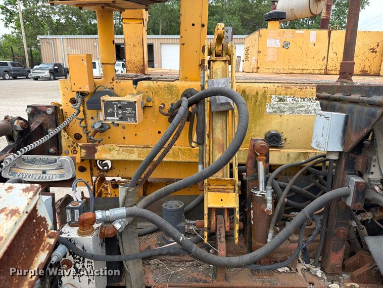image for item FB8186 1997 Blaw-Knox PF-5510 paver