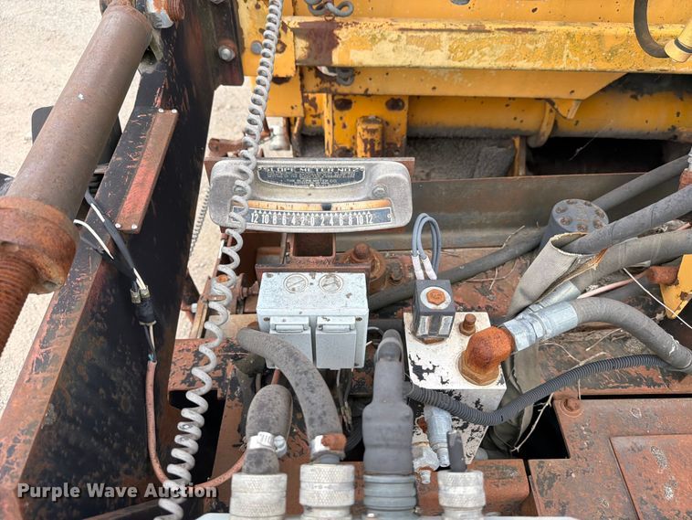 image for item FB8186 1997 Blaw-Knox PF-5510 paver