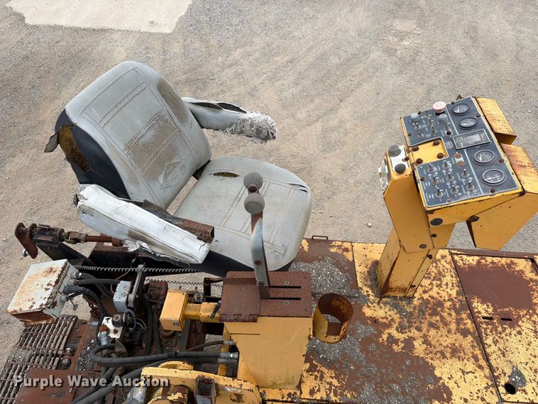 image for item FB8186 1997 Blaw-Knox PF-5510 paver
