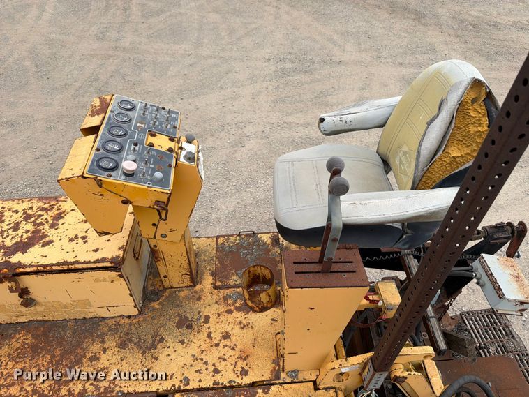 image for item FB8186 1997 Blaw-Knox PF-5510 paver