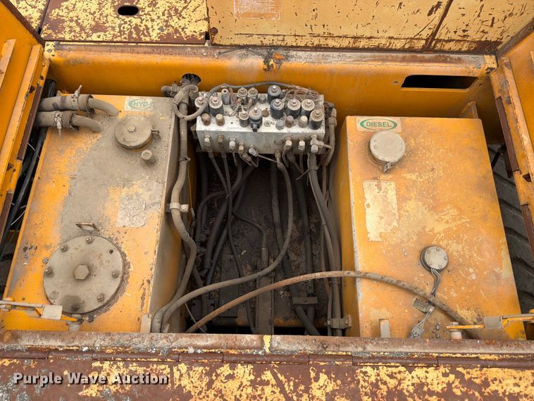 image for item FB8186 1997 Blaw-Knox PF-5510 paver