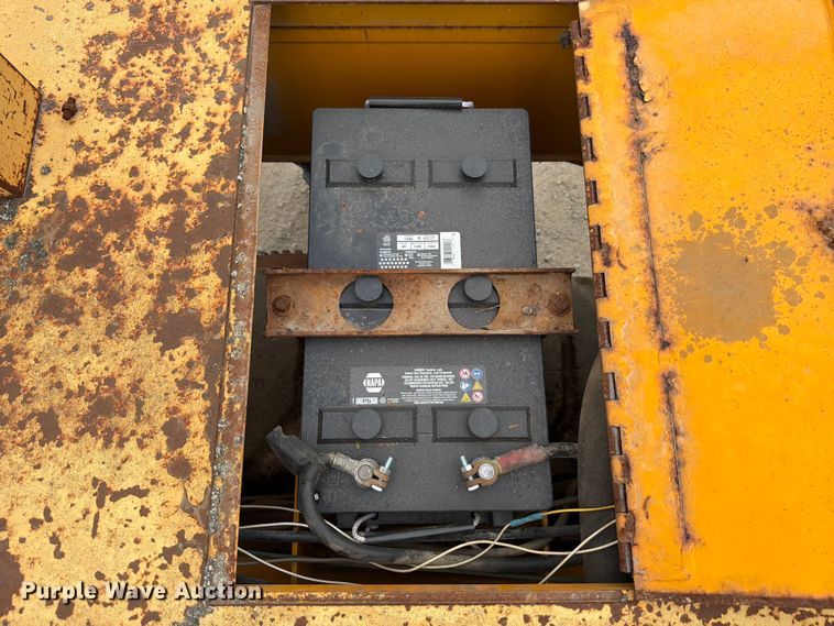 image for item FB8186 1997 Blaw-Knox PF-5510 paver