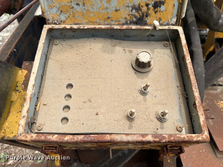 image for item FB8187 1996 Blaw-Knox PF-5510 paver