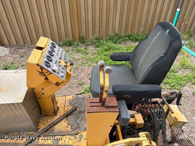 image for item FB8187 1996 Blaw-Knox PF-5510 paver