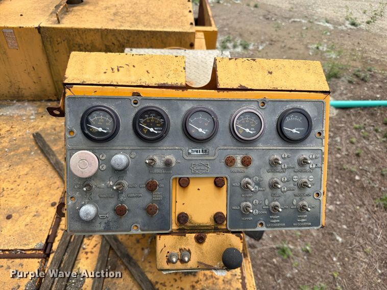 image for item FB8187 1996 Blaw-Knox PF-5510 paver