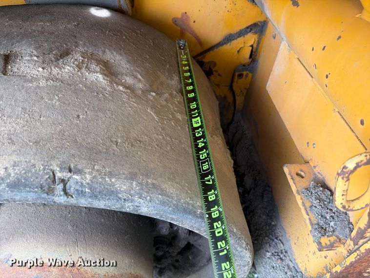 image for item FB8187 1996 Blaw-Knox PF-5510 paver