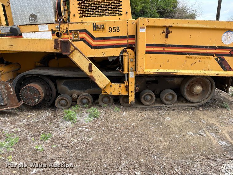 image for item FB8187 1996 Blaw-Knox PF-5510 paver