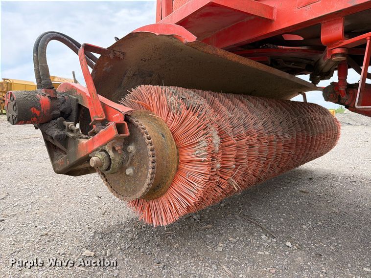 image for item FB8188 Broce broom