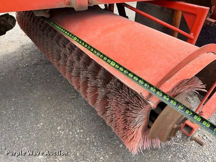 image for item FB8188 Broce broom