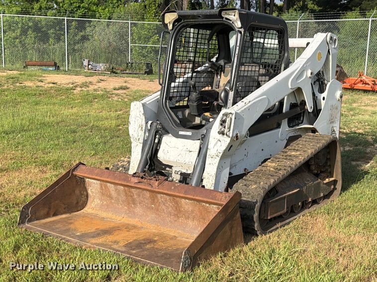 image for item FB8236 2019 Bobcat T650 tracked skid steer loader