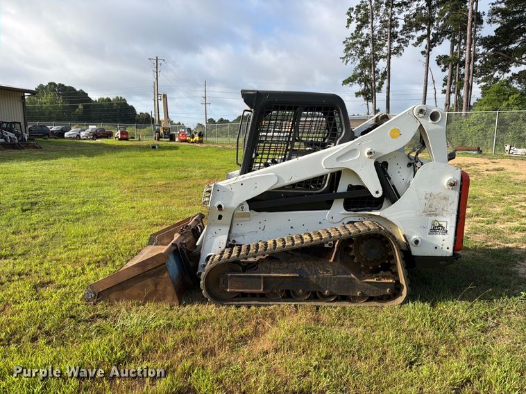 image for item FB8236 2019 Bobcat T650 tracked skid steer loader