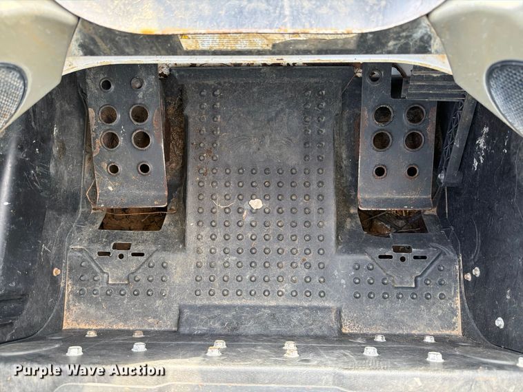 image for item FB8236 2019 Bobcat T650 tracked skid steer loader