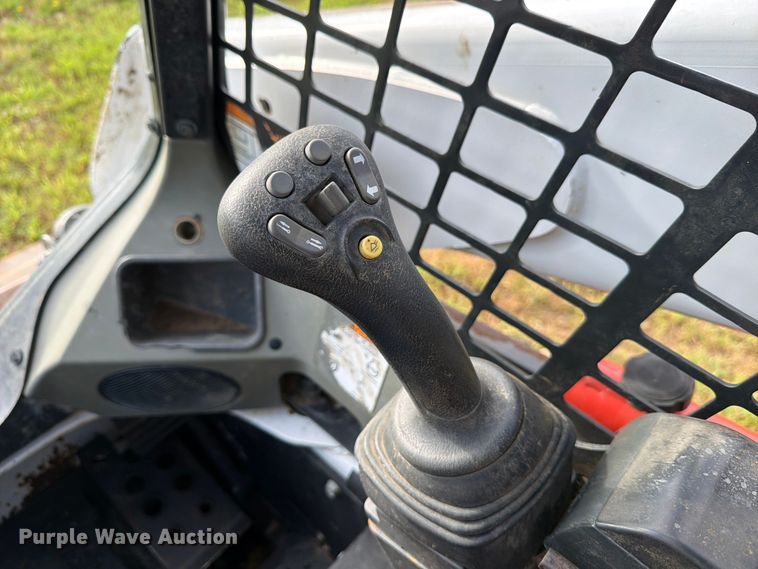 image for item FB8236 2019 Bobcat T650 tracked skid steer loader