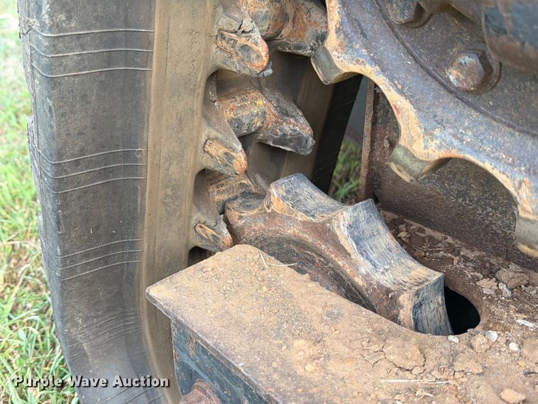 image for item FB8236 2019 Bobcat T650 tracked skid steer loader