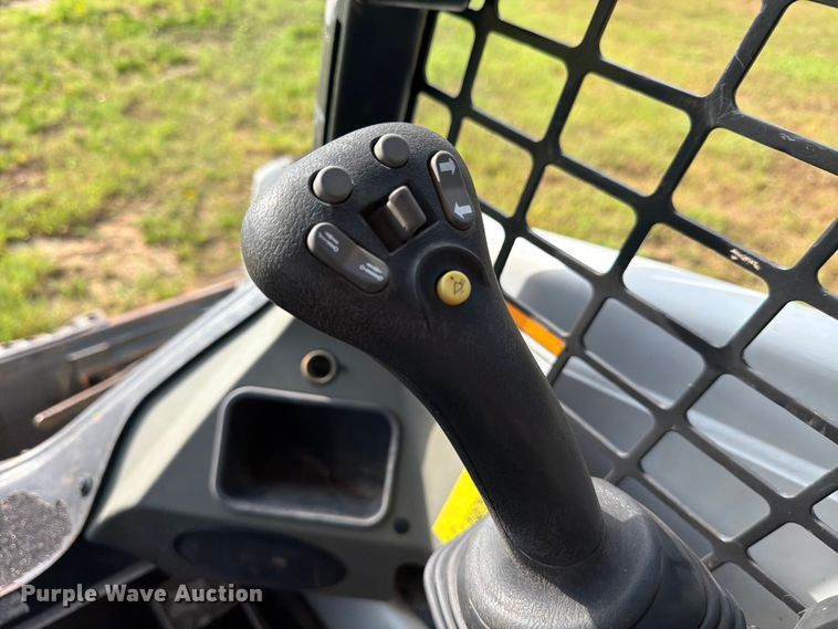 image for item FB8238 2019 Bobcat T450 tracked skid steer loader