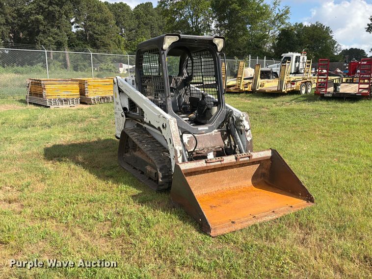 image for item FB8239 2019 Bobcat T450 tracked skid steer loader