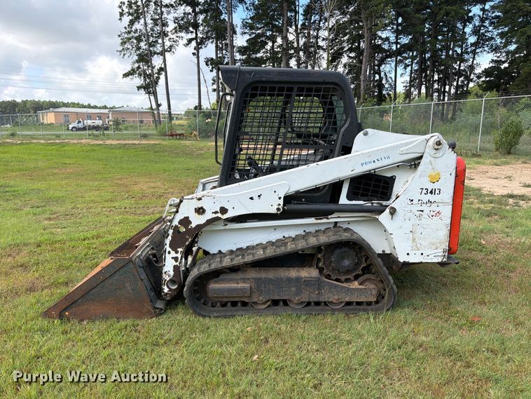 image for item FB8239 2019 Bobcat T450 tracked skid steer loader