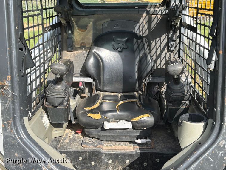image for item FB8239 2019 Bobcat T450 tracked skid steer loader
