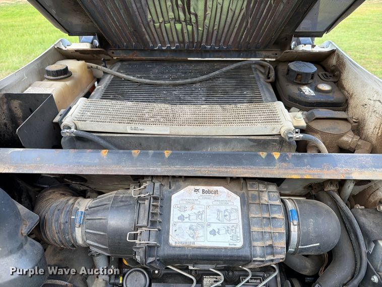 image for item FB8239 2019 Bobcat T450 tracked skid steer loader