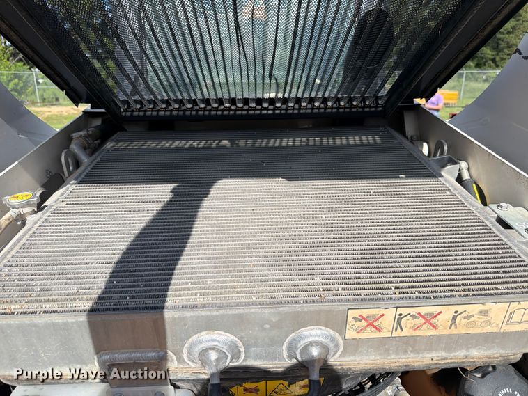 image for item FB8249 2022 Bobcat T66 tracked skid steer loader