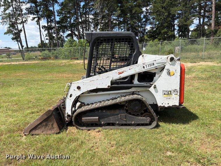 image for item FB8259 2019 Bobcat T450 tracked skid steer loader