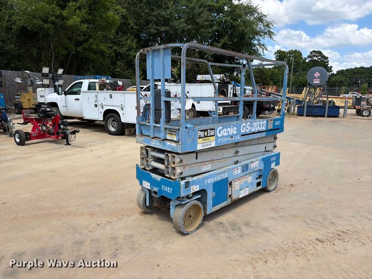 image for item FB8261 2015 Genie GS-2032 scissor lift