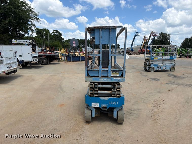 image for item FB8261 2015 Genie GS-2032 scissor lift