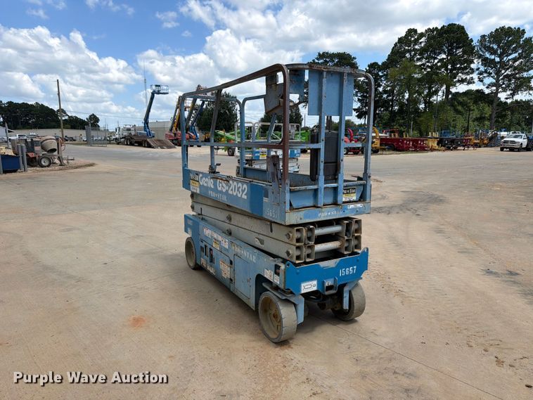 image for item FB8261 2015 Genie GS-2032 scissor lift