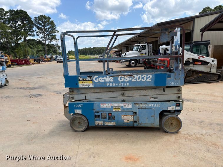 image for item FB8261 2015 Genie GS-2032 scissor lift