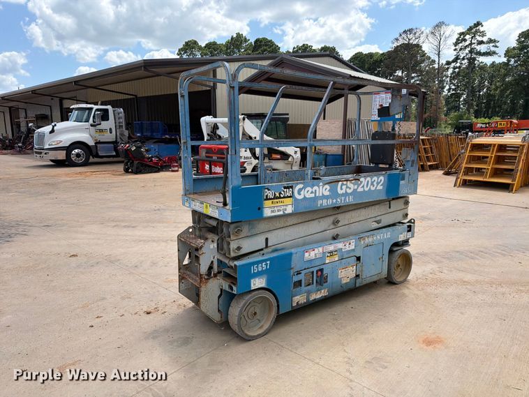 image for item FB8261 2015 Genie GS-2032 scissor lift