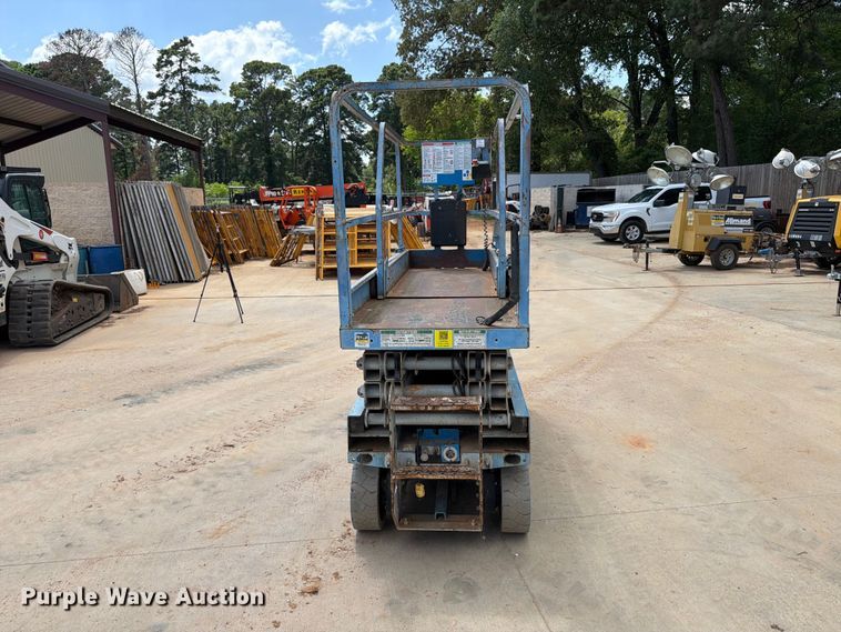 image for item FB8261 2015 Genie GS-2032 scissor lift