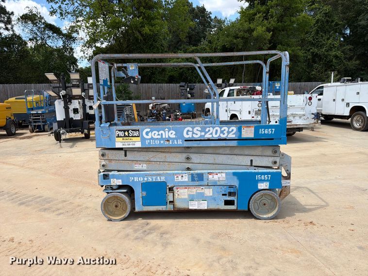 image for item FB8261 2015 Genie GS-2032 scissor lift
