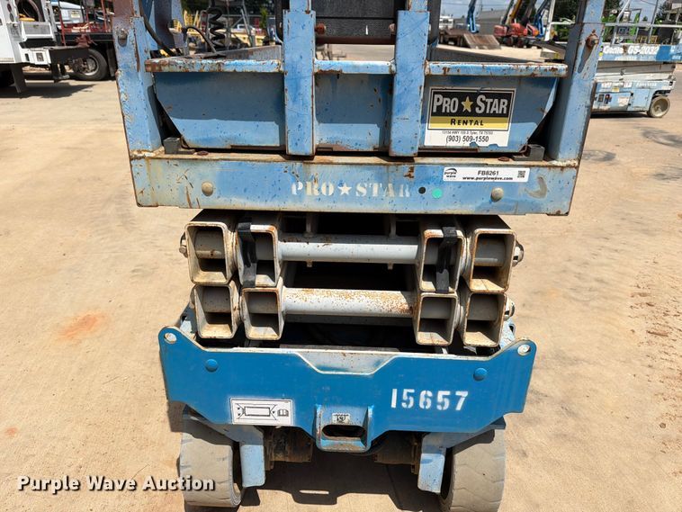 image for item FB8261 2015 Genie GS-2032 scissor lift