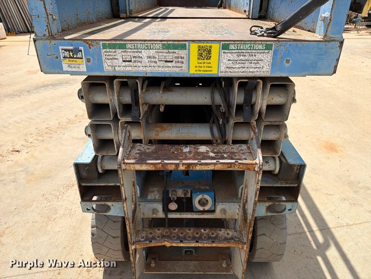 image for item FB8261 2015 Genie GS-2032 scissor lift