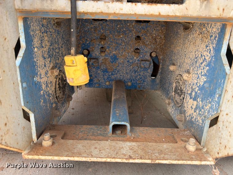 image for item FB8261 2015 Genie GS-2032 scissor lift