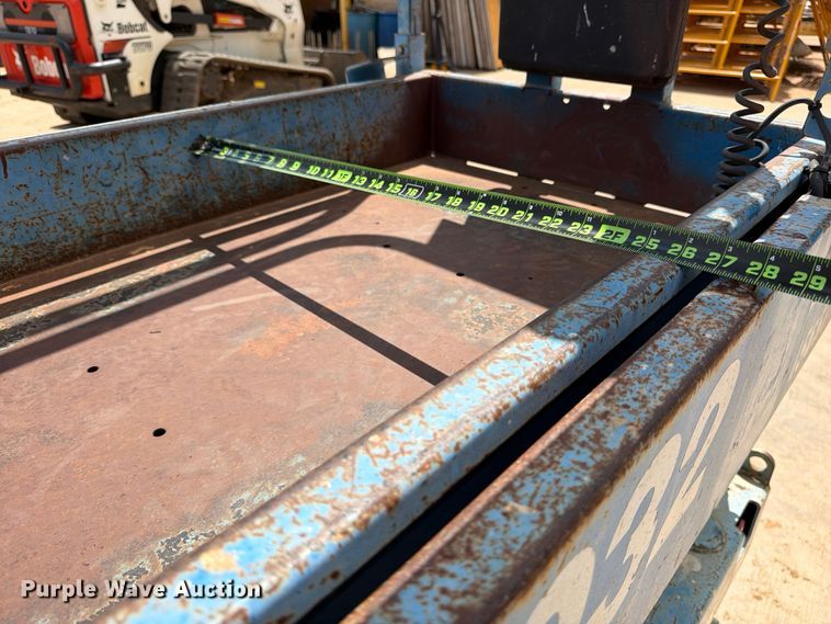 image for item FB8261 2015 Genie GS-2032 scissor lift