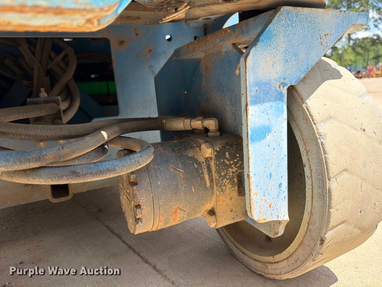 image for item FB8261 2015 Genie GS-2032 scissor lift