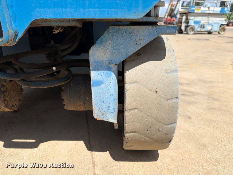 image for item FB8261 2015 Genie GS-2032 scissor lift