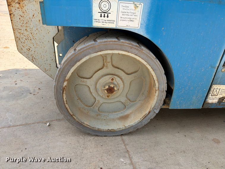 image for item FB8261 2015 Genie GS-2032 scissor lift
