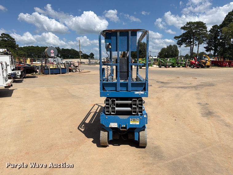 image for item FB8262 Genie GS-2032 scissor lift