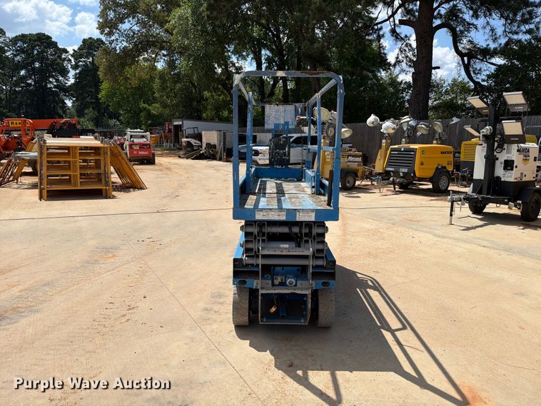 image for item FB8262 Genie GS-2032 scissor lift