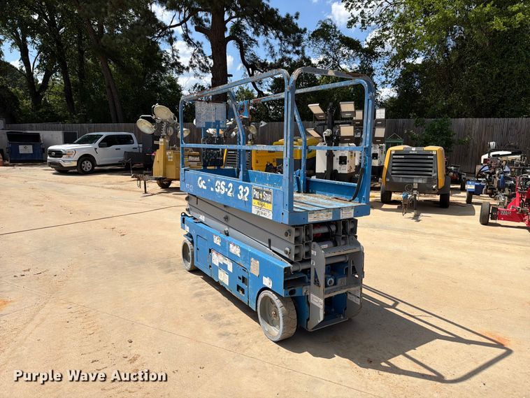 image for item FB8262 Genie GS-2032 scissor lift