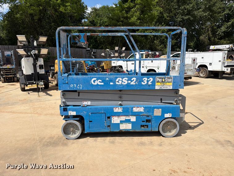 image for item FB8262 Genie GS-2032 scissor lift