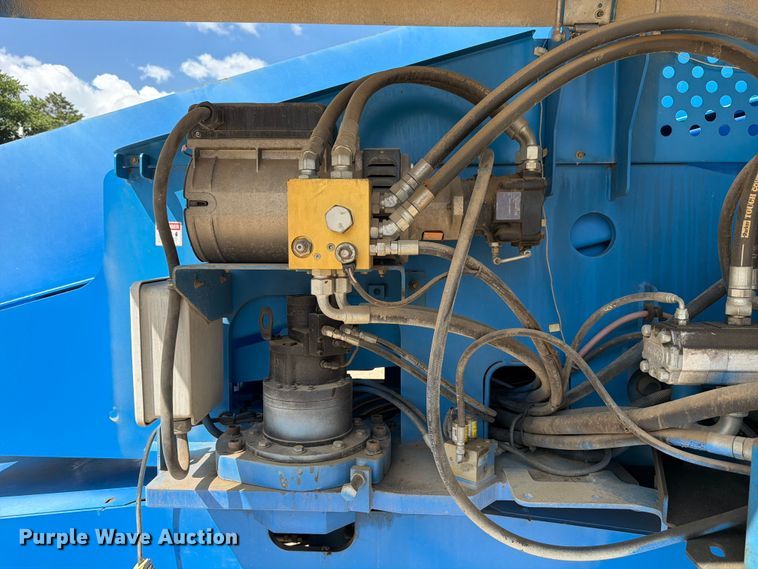 image for item FB8263 2008 Genie S-60HC boom lift