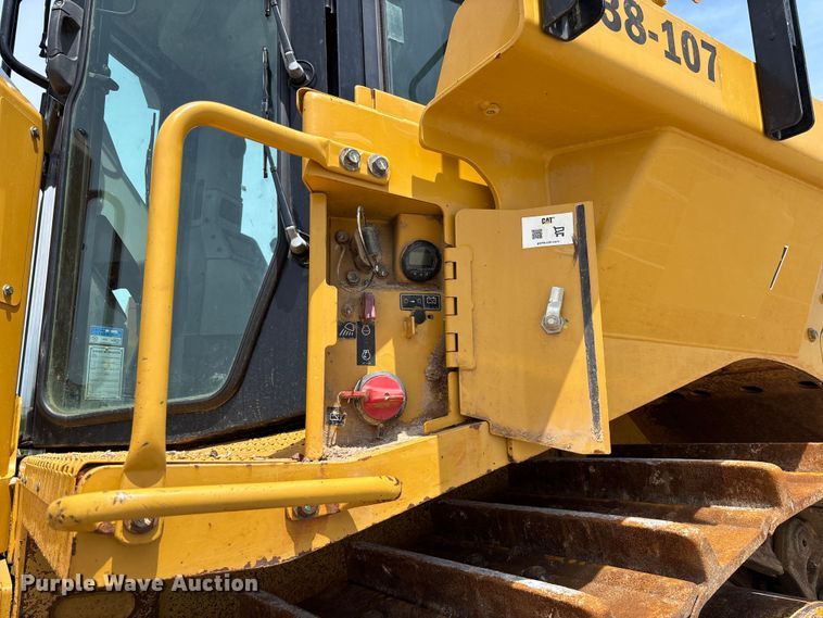 image for item FC1695 2018 Caterpillar D8T dozer