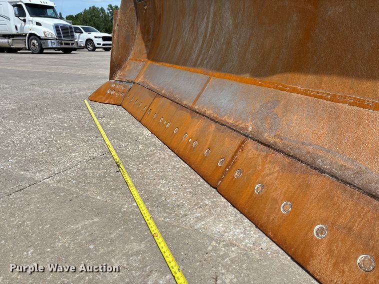 image for item FC1695 2018 Caterpillar D8T dozer
