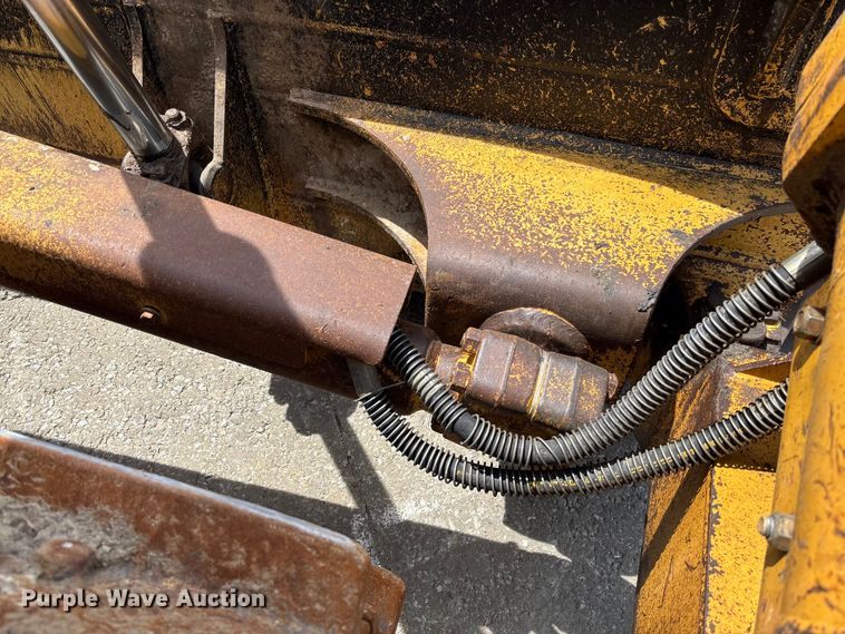 image for item FC1695 2018 Caterpillar D8T dozer
