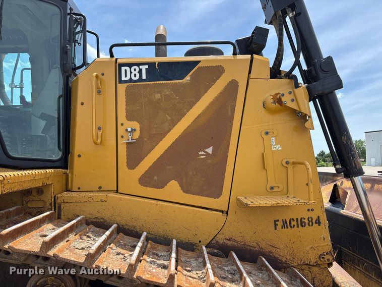 image for item FC1695 2018 Caterpillar D8T dozer