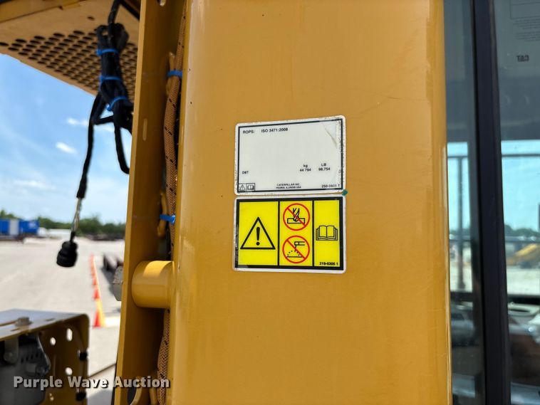 image for item FC1695 2018 Caterpillar D8T dozer